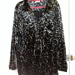 Belle by Kim Gravel Long Velour Animal Print W /Pockets Shirt